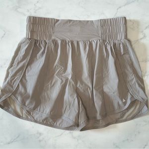 Balance Athletica Breeze Short - Sea Salt